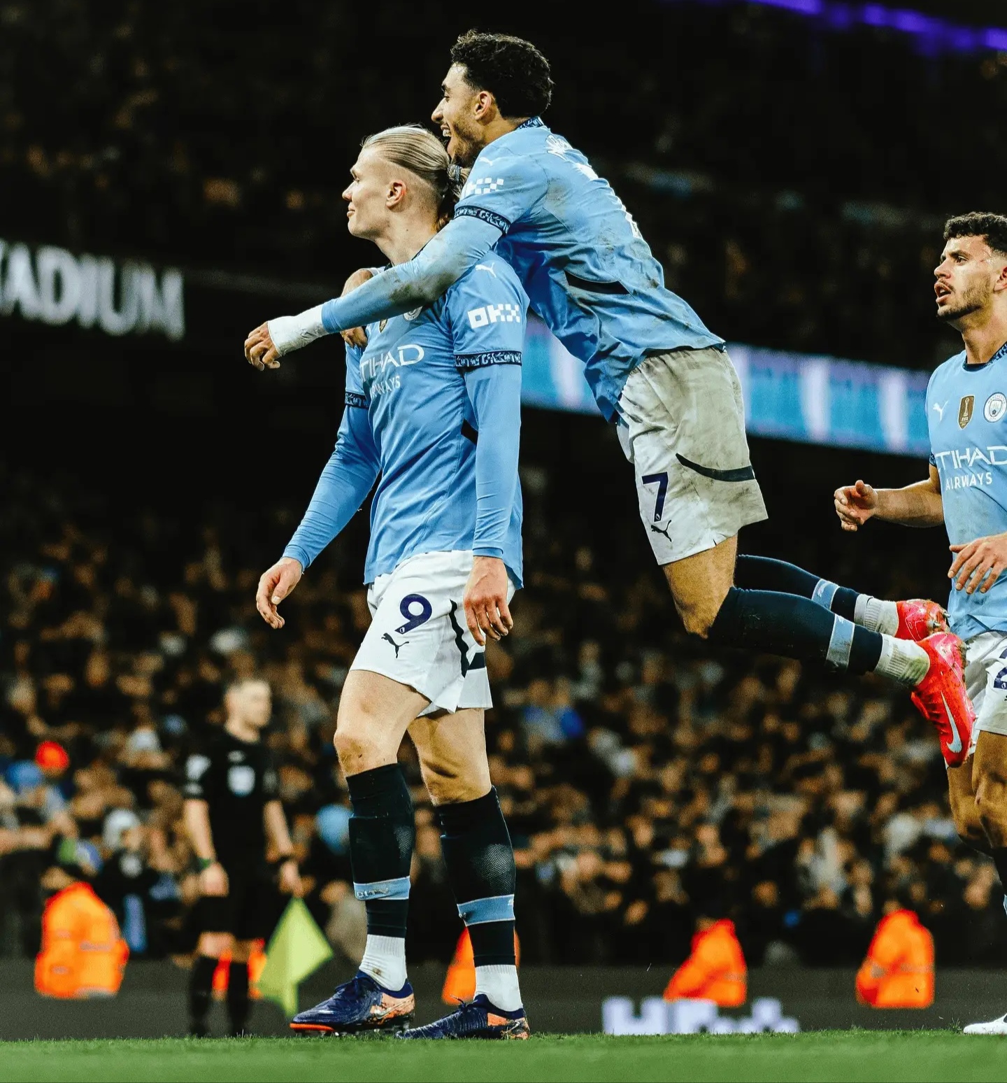 清晨体能课后，曼城篮板制胜备战英超，赛场秩序良好，纪律约束更严格的简单介绍