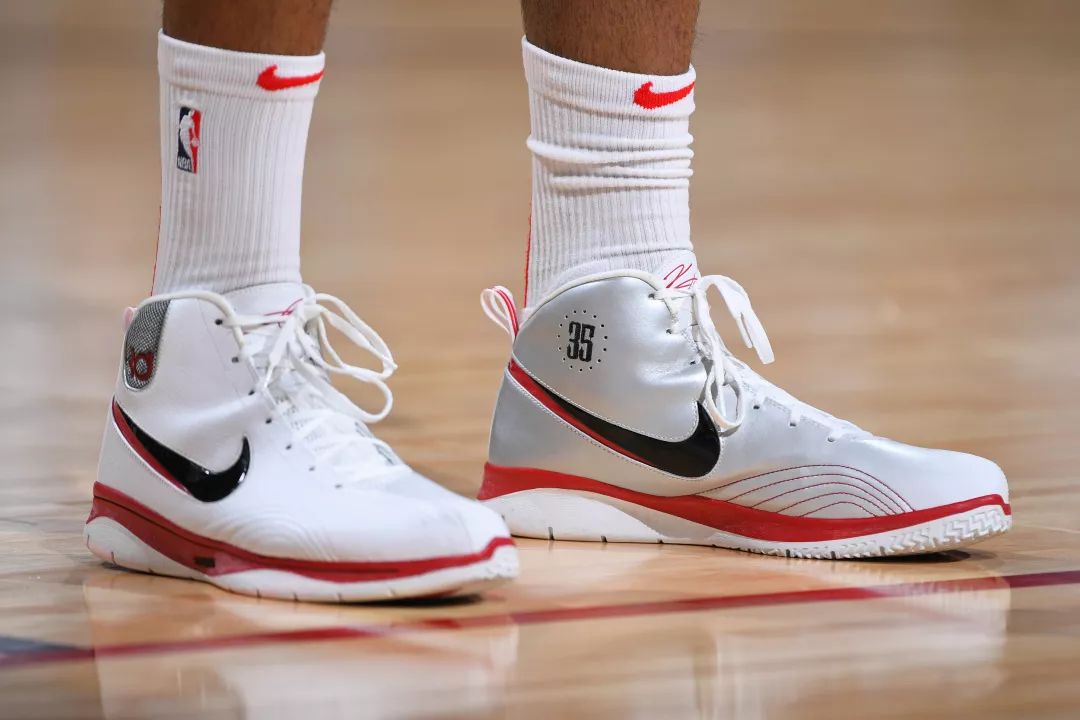 里程碑夜！托特纳姆迎来里程碑，荷甲关键时刻刷纪录，引发热议，资深球员宣示担当的简单介绍